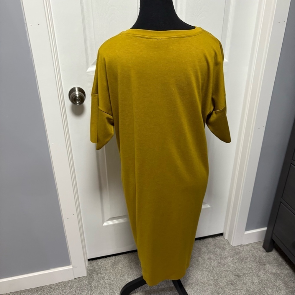 Minimum Dress - Picture 2 of 7